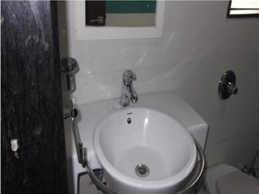 Oyo 24197 Saptaruchi Hotel Pimpri-Chinchwad Exterior foto