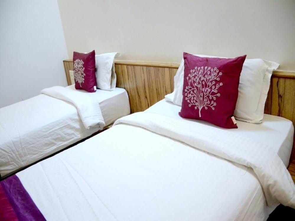 Oyo 24197 Saptaruchi Hotel Pimpri-Chinchwad Exterior foto