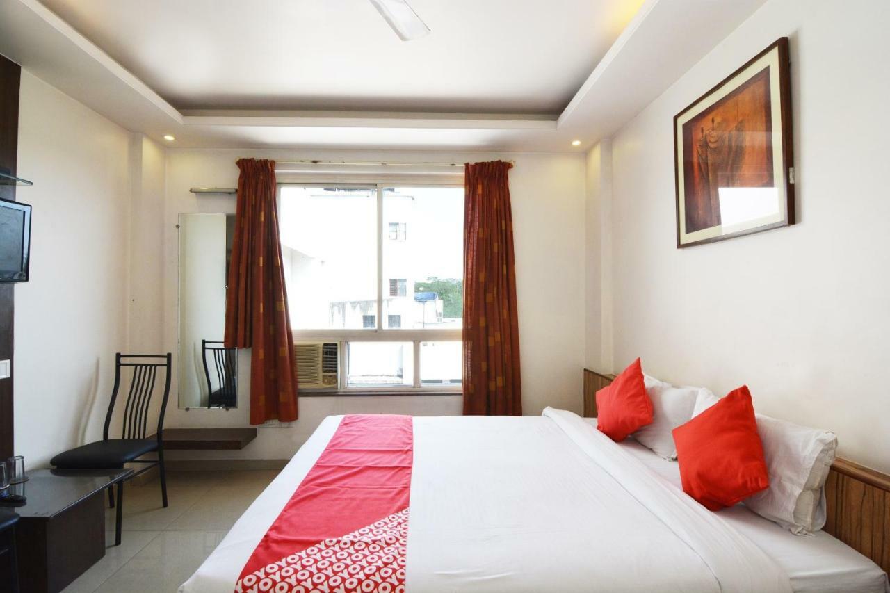 Oyo 24197 Saptaruchi Hotel Pimpri-Chinchwad Exterior foto