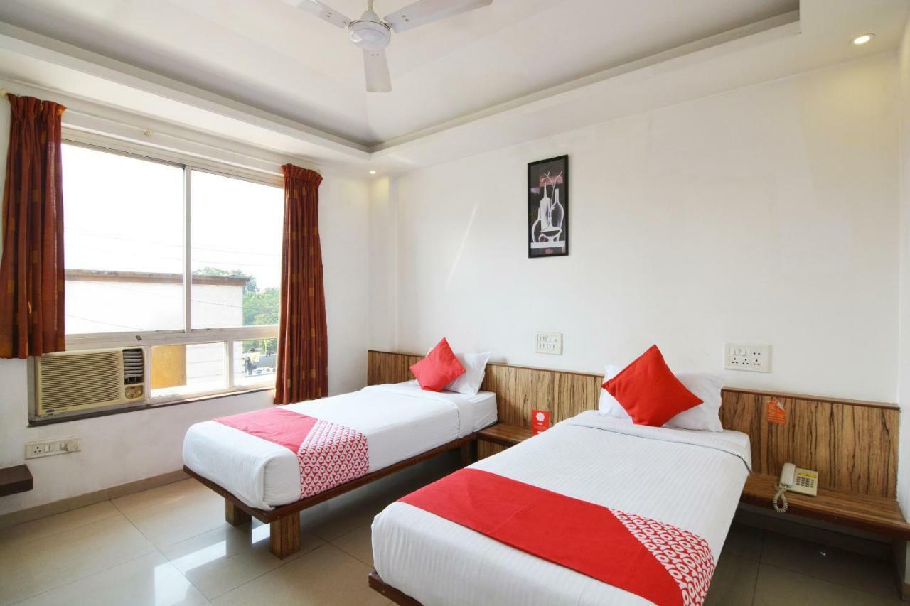 Oyo 24197 Saptaruchi Hotel Pimpri-Chinchwad Exterior foto